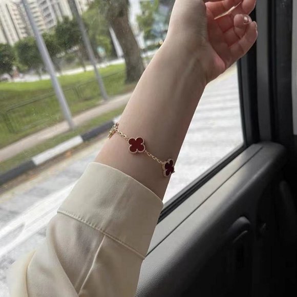 Four-leaf Clover Simple Red Necklace - Picture 2 of 5